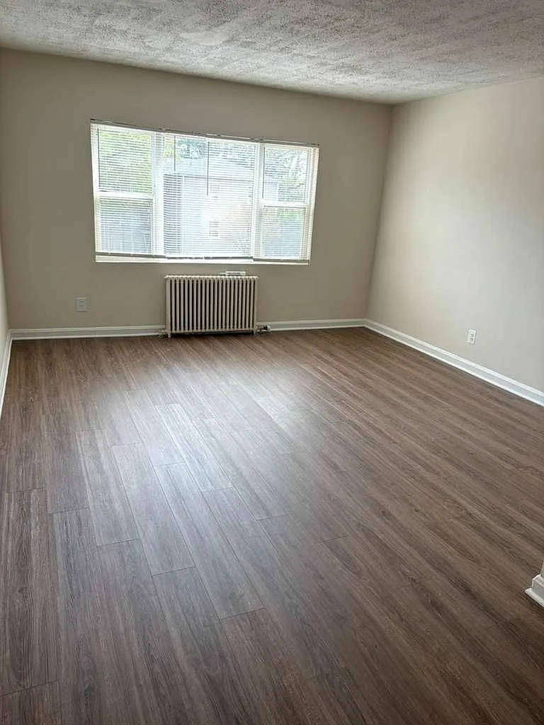 J At Falls Church Apartments — Photo 3