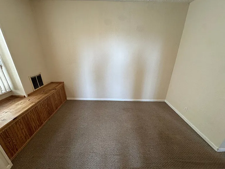 215 Spencer Ave — Photo 10