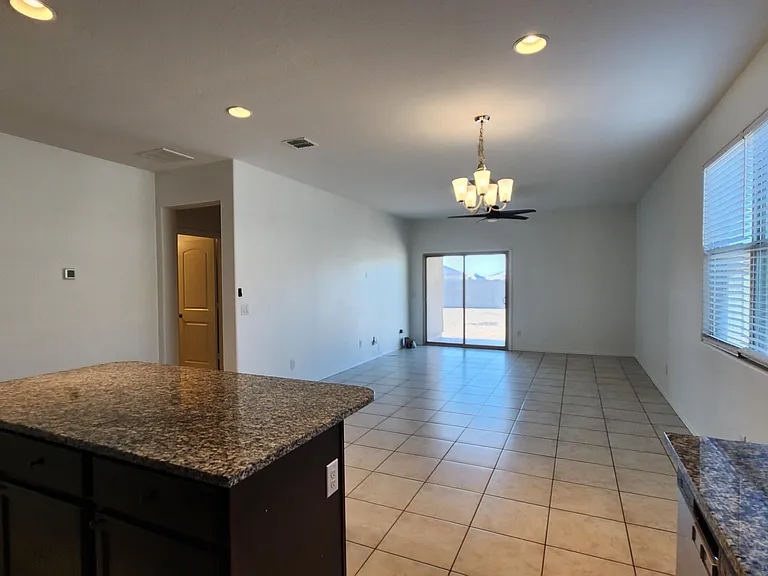 41932 W Manderas Ln — Photo 4
