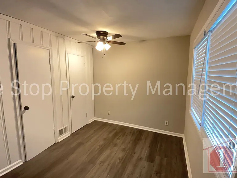 5714 NE 49th St — Photo 18