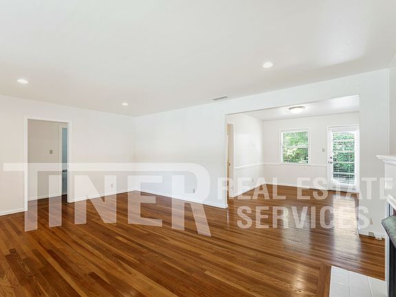 3rd image of 541 Sandburg Dr