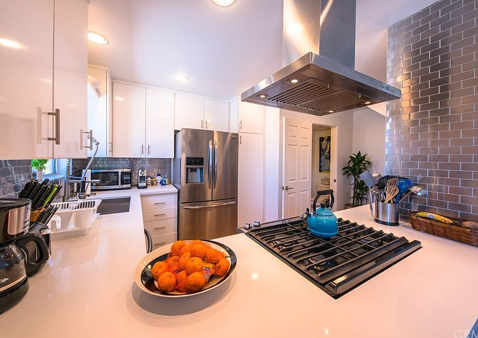 1st image of 815 N Las Palmas Ave APT 305