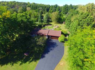 W7206 Oak Ridge Ct, Poynette, WI 53955