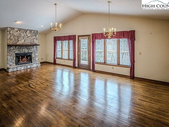 4th image of 104 W Blueberry Lane