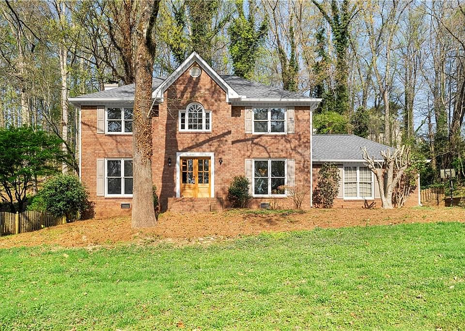 1st image of 490 Guilford Cir