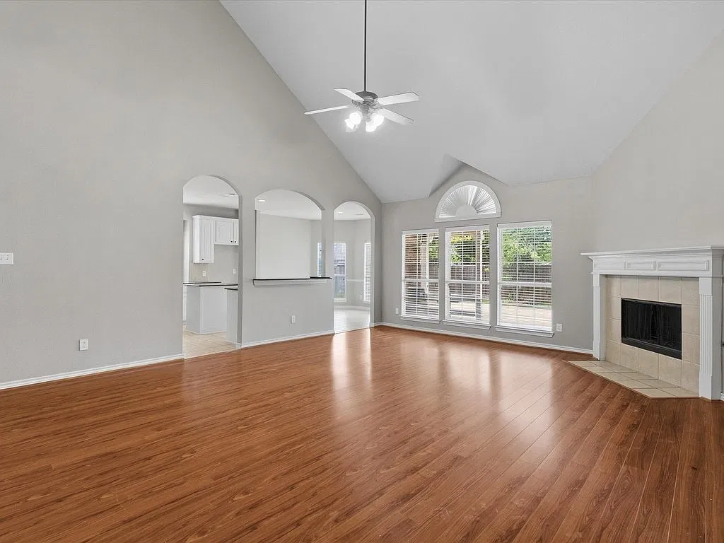 5 bed, 3.5 bath, 3499 sqft, $3,400 — Photo 4