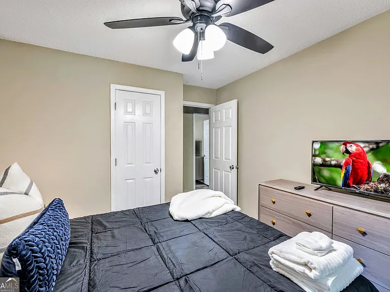 221 Remington Ln — Photo 14