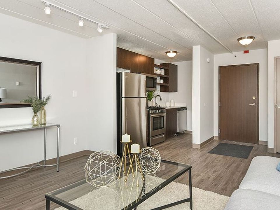 1st image of 600 University Ave SE APT 108