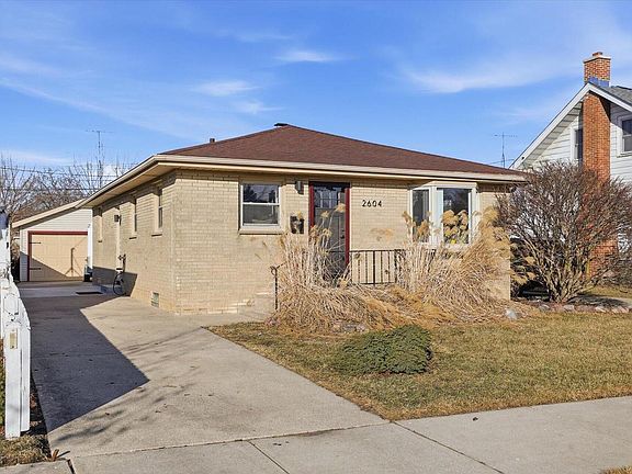 3rd image of 2604 Grove AVENUE