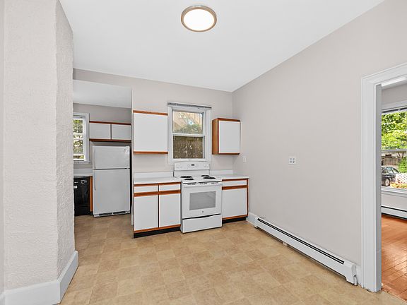 4th image of 107 Ocean St #1