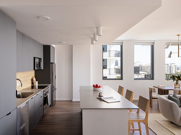 2nd image of 1000 1st Ave N #W-1204