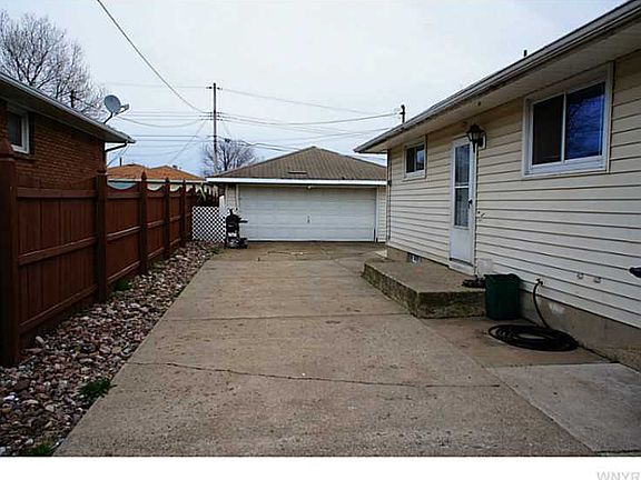 4th image of 35 Maryknoll Dr