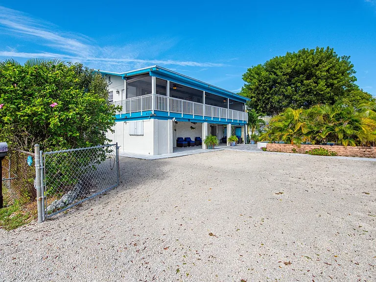 421 Ixora Dr — Photo 14