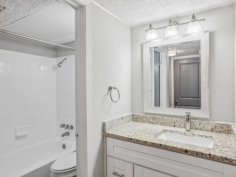 Lamar Place Apartments — Photo 68