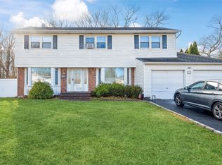20 Shirley Ct, Commack, NY 11725