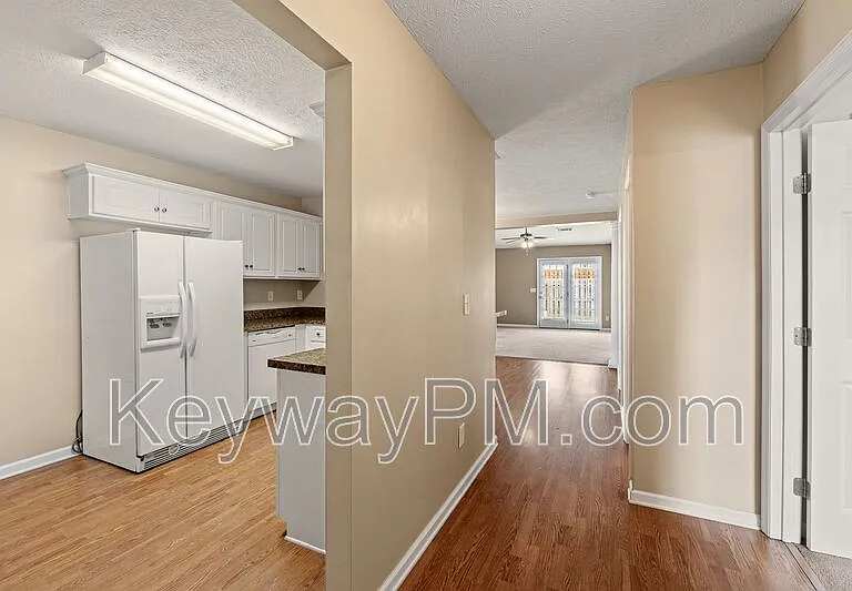 208 Satomi Way — Photo 3
