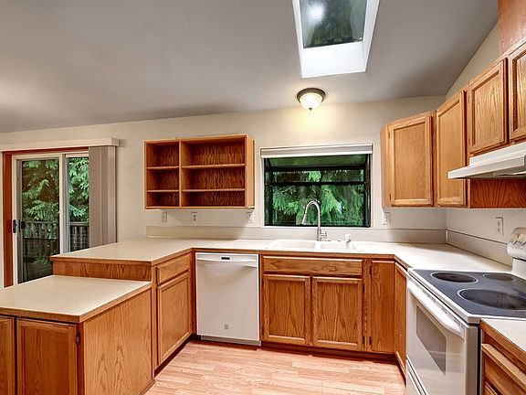 5th image of 3403 158th Pl NW