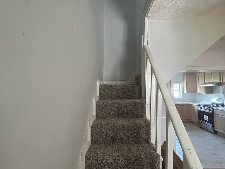2141 Bradley Ave — Photo 8
