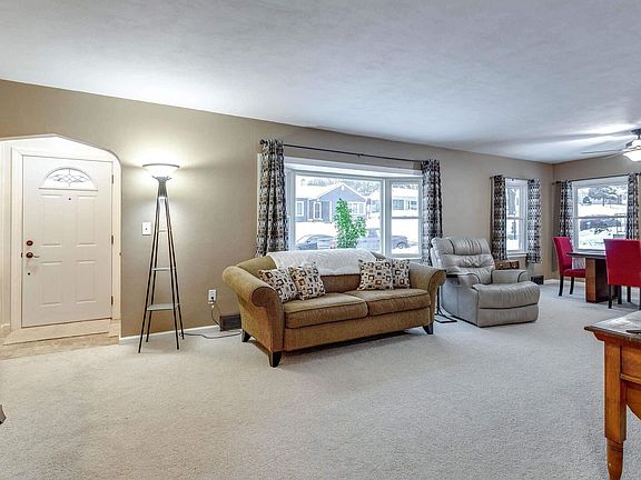 3rd image of 3009 Carey Ave