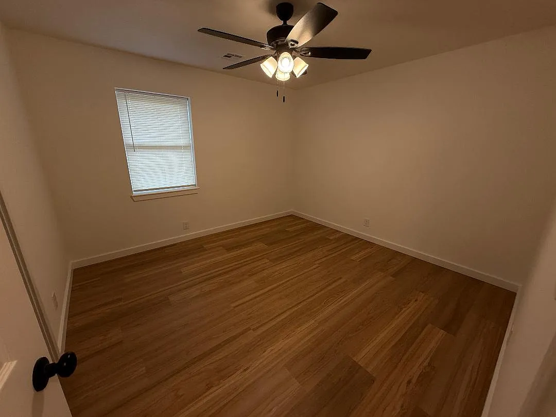 2 bed, 1112 sqft, $1,600 — Photo 4