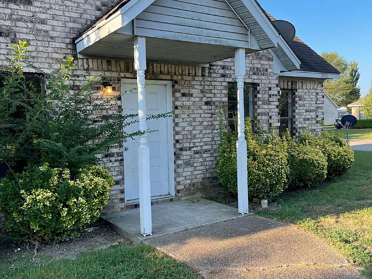 2501 Jeanne McQueen Pl — Photo 2