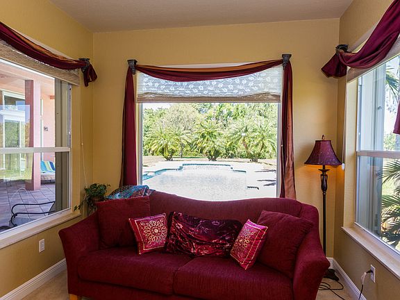 3rd image of 10921 Pine Lodge Trl