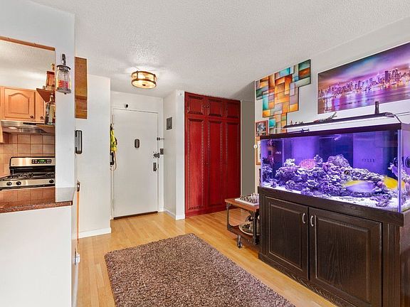 5th image of 7235 112th St APT 7D