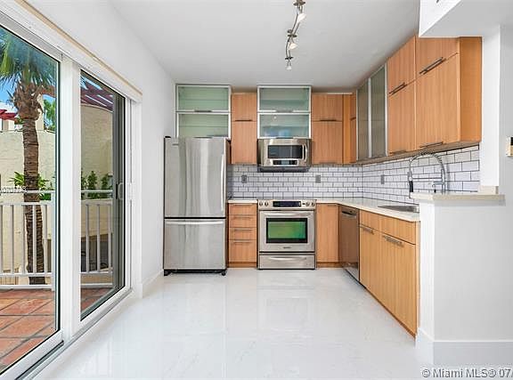 3rd image of 635 Euclid Ave APT 223