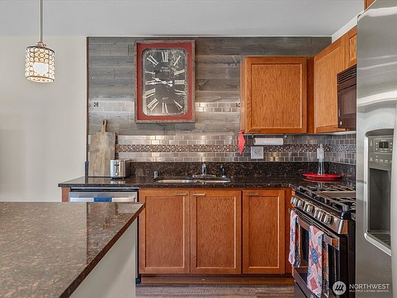 4th image of 8212 42nd Street NE