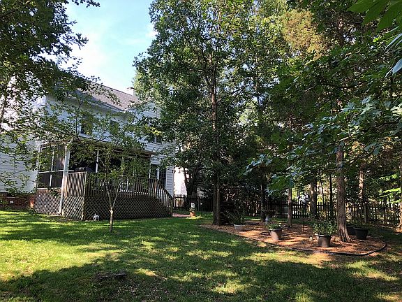 3rd image of 403 Turnberry Dr