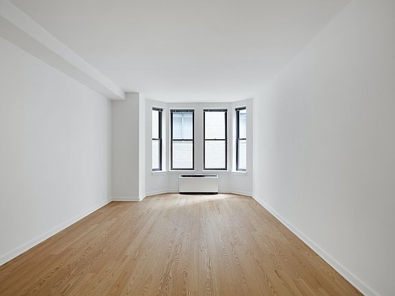 5th image of 37 Wall St APT 19F