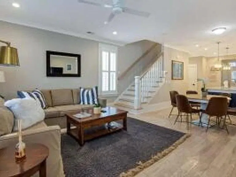3 bed, 2.5 bath, 1440 sqft, $4,900 — Photo 2