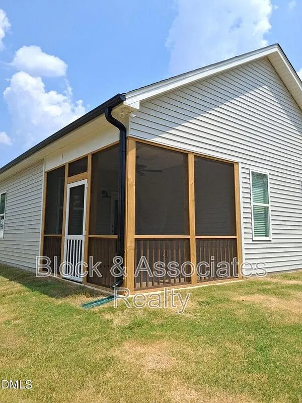 3 bed, 2.0 bath, $1,890 — Photo 2
