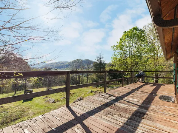 427 Mini Horse Dr, Gate City, VA 24251