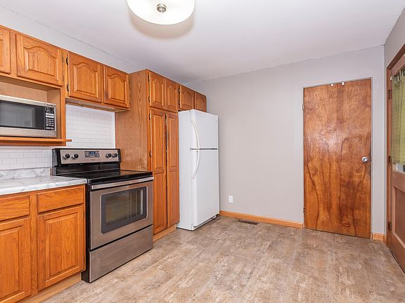 5th image of 387 S Cedar Dr