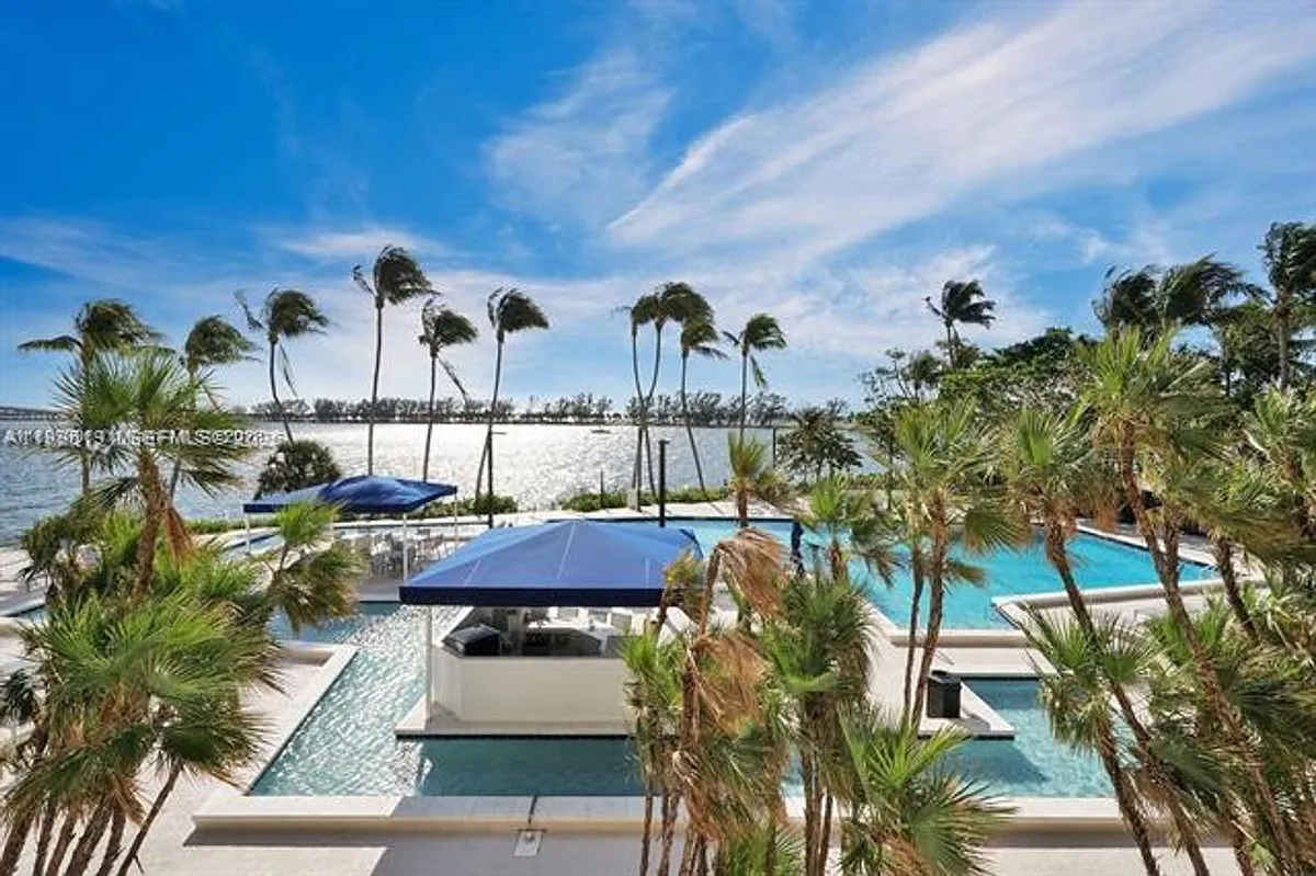 Building Photo - 2333 Brickell Ave #2504