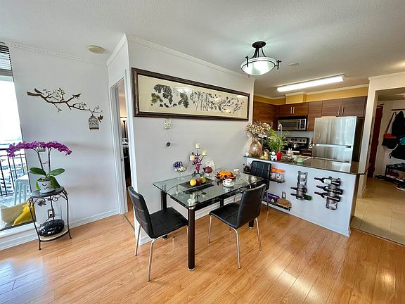 3rd image of 813 Agnes St #1105