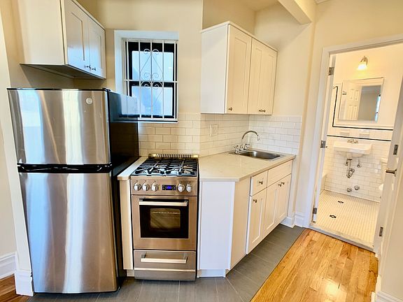 4th image of 19 Jones St APT 15