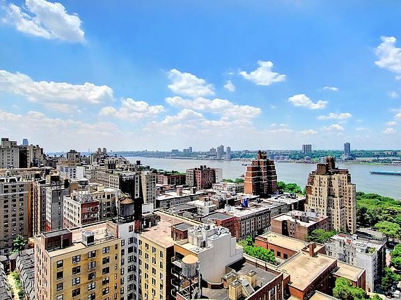 3rd image of 275 W 96th St APT 28F