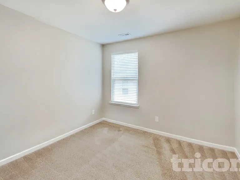 209 Ashmere Ct — Photo 10