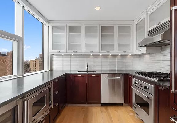 4th image of 2628 Broadway APT 16B