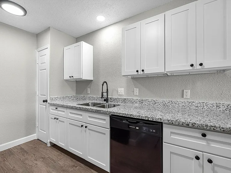 The Citadel at Med Center Houston Apartments — Photo 8