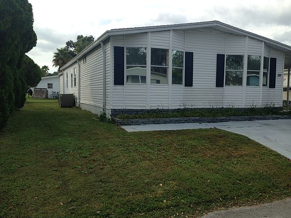 3rd image of 523 Archer Ln