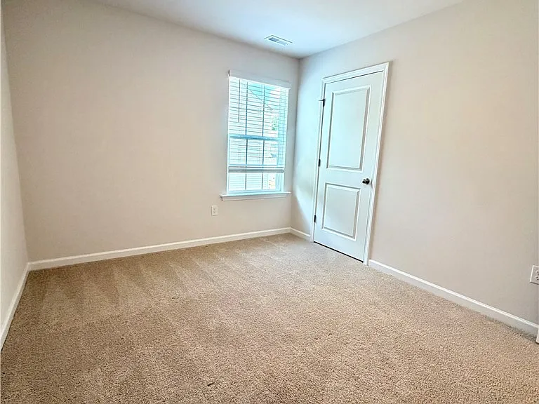 305 Robert Pl — Photo 31