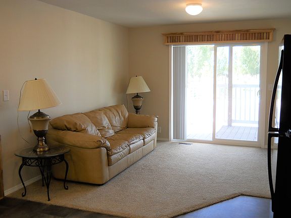 Living room leads to deck