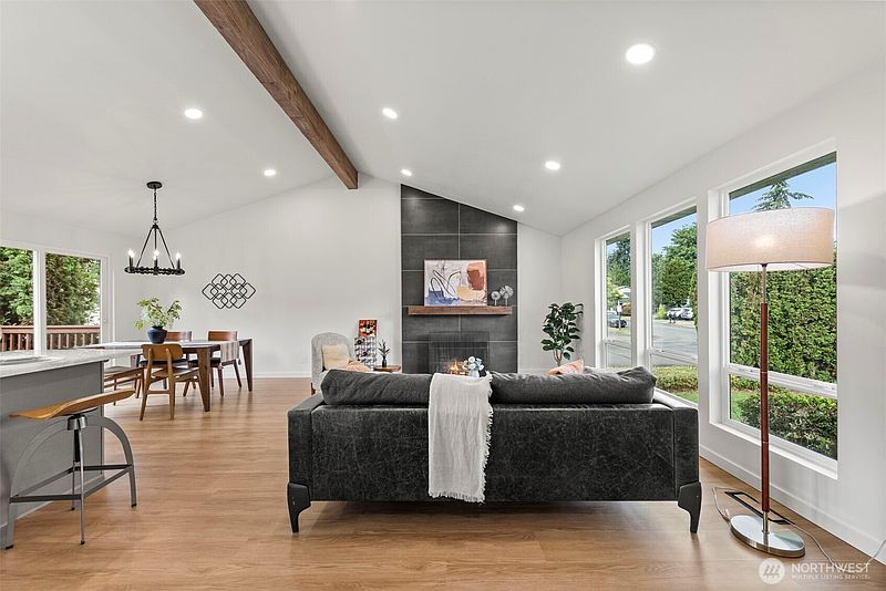 3rd image of 4303 NE 24th Street