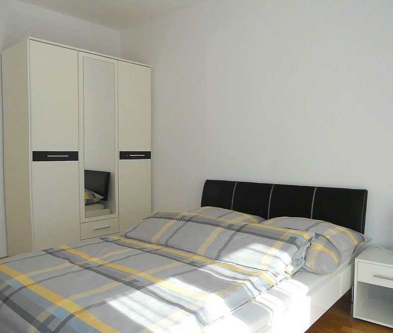 2nd image of 303 S Halsted St APT 2