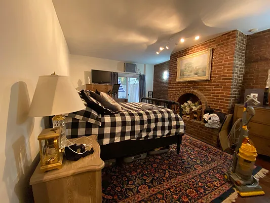 Rented by One New York Realty Inc | media 37