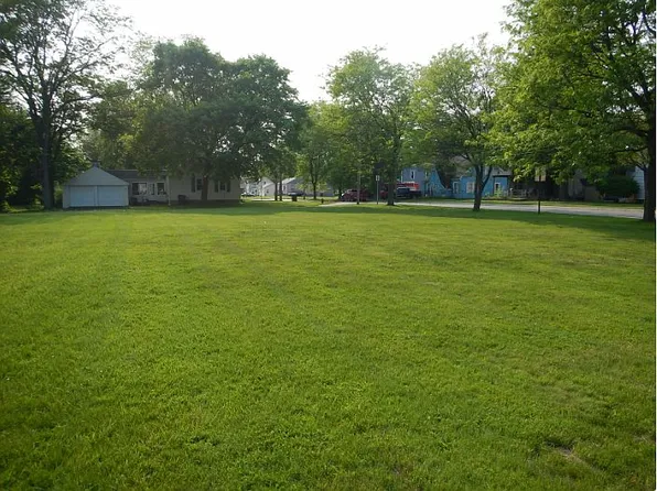 921 N Superior St, Albion, MI 49224