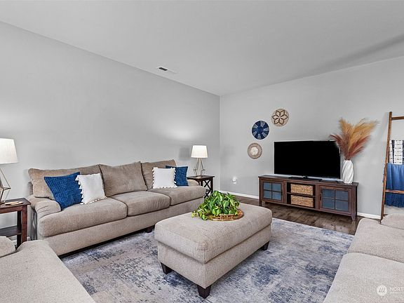 2nd image of 204 Elderberry Street